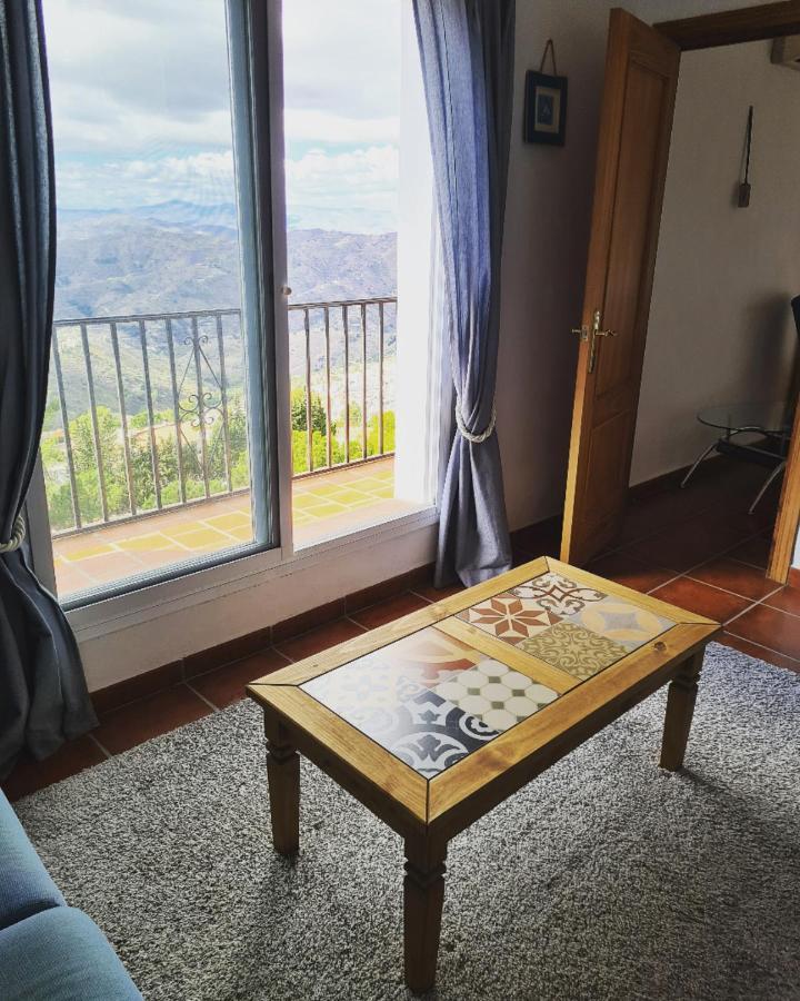 Apartment Lovely 2 Bed With Stunning Views & Pool