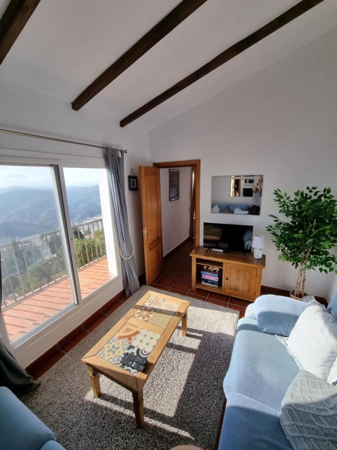 Apartament Lovely 2 Bed With Stunning Views & Pool