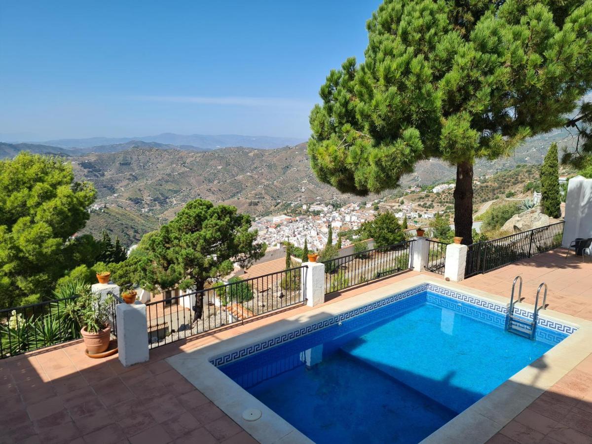 Apartament Lovely 2 Bed With Stunning Views & Pool