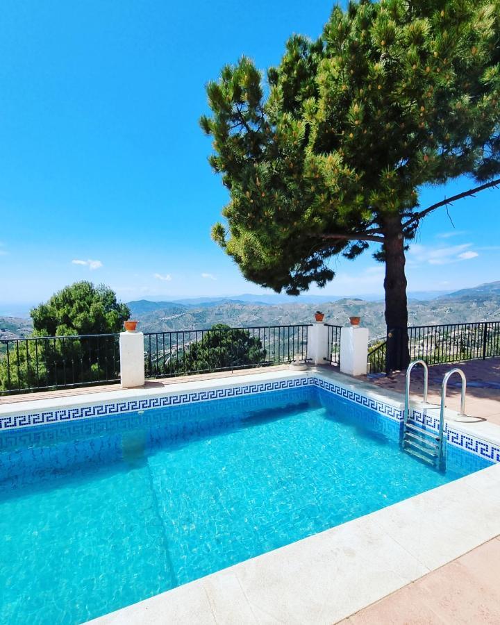 Lovely 2 Bed With Stunning Views & Pool Apartamento *