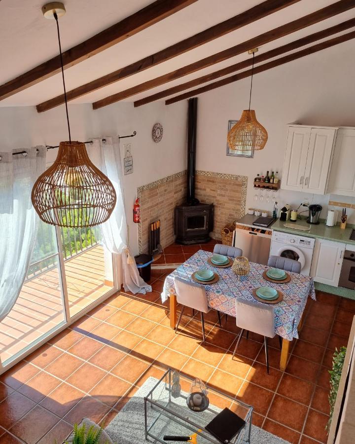 Lovely 2 Bed With Stunning Views & Pool Apartamento