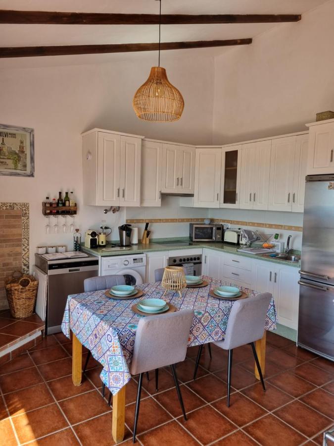 Lovely 2 Bed With Stunning Views & Pool *